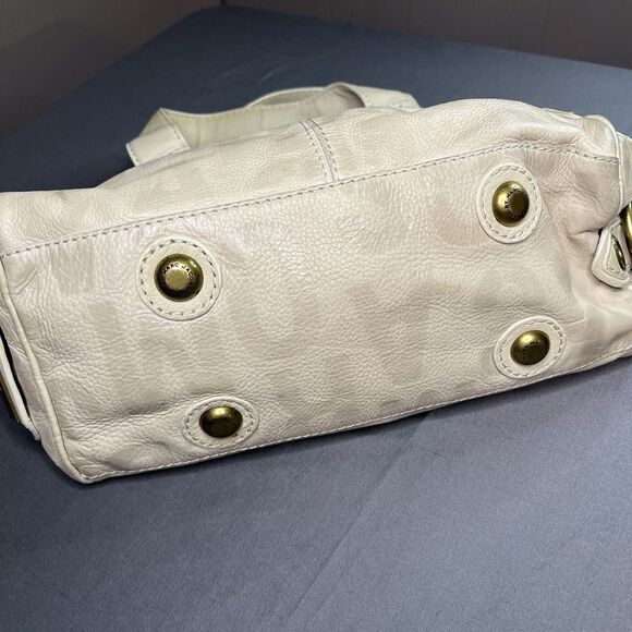 Marc Jacob’s Leather Small Cream Bag with Dust Bag - Picture 5 of 9
